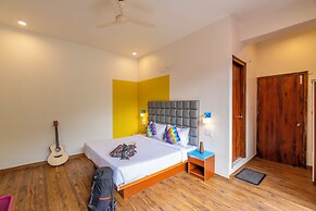 goSTOPS PLUS Kasol Manikaran Road, Bar and Hostel