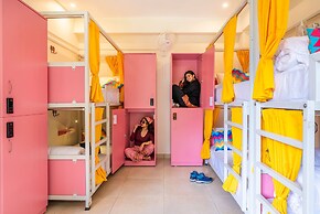 goSTOPS PLUS Kasol Manikaran Road, Bar and Hostel