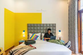 goSTOPS PLUS Kasol Manikaran Road, Bar and Hostel