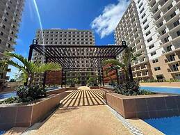 Studio w Pool, Mountain & City View Mactan Airport