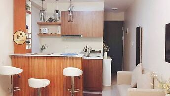Studio w Pool, Mountain & City View Mactan Airport