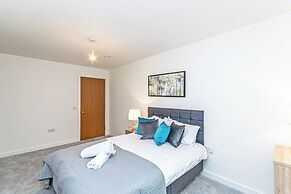 Halo House by Guestz