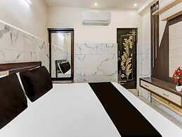 Super Hotel O Eluru Railway Station