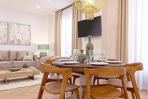 Exclusive Apartment in City Center. Capiteles
