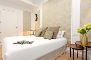 Exclusive Apartment in City Center. Capiteles