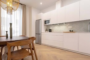 Exclusive Apartment in City Center. Capiteles
