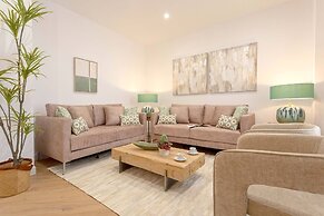 Exclusive Apartment in City Center. Capiteles