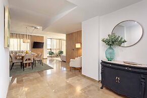 Luxury Apartment in City Center. Puerta Real II