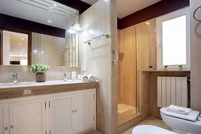 Luxury Apartment in City Center. Puerta Real II