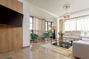 Luxury Apartment in City Center. Puerta Real II