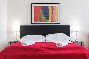 Lovely 2BR Apt Near Downtown