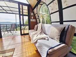 Lakeside Glamping With View, Fire Pit & Hammock