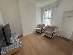 Cosy Croydon Apartment With 2 Bedrooms