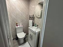 Cosy Croydon Apartment With 2 Bedrooms