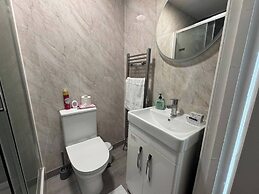 Cosy Croydon Apartment With 2 Bedrooms