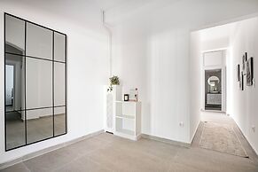 Artsi - 3BR Apt w Balcony in Athens
