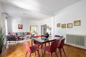 Artsi - 3BR Apt w Balcony in Athens