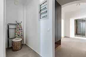 Artsi - 3BR Apt w Balcony in Athens