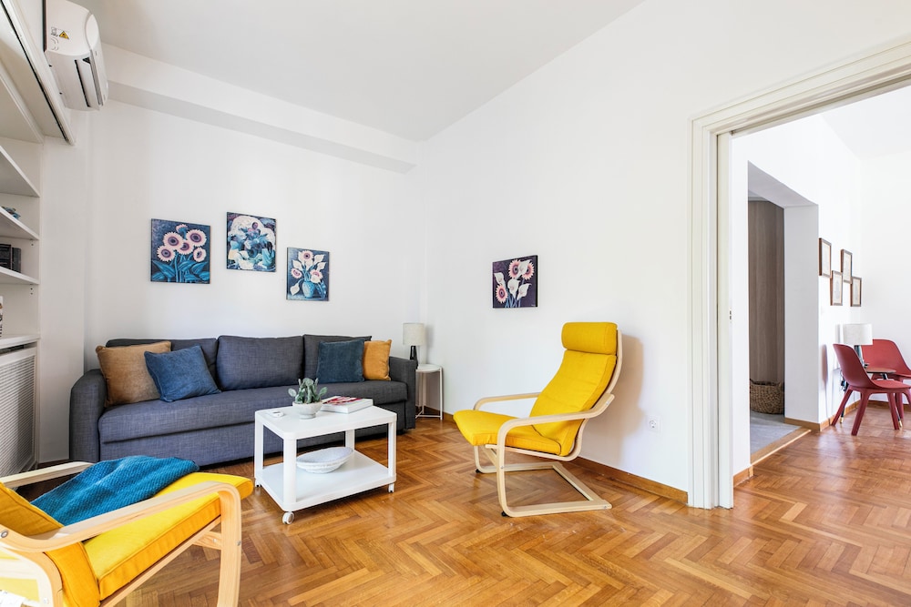 Artsi - 3BR Apt w Balcony in Athens