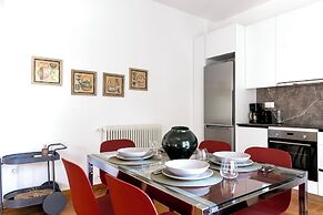 Artsi - 3BR Apt w Balcony in Athens