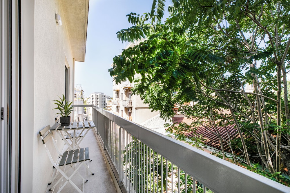 Artsi - 3BR Apt w Balcony in Athens