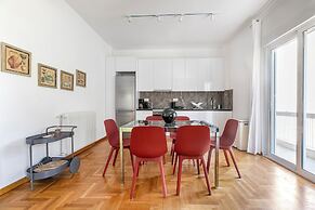 Artsi - 3BR Apt w Balcony in Athens
