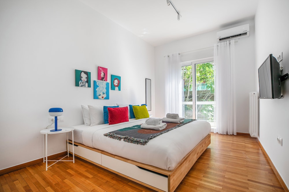 Artsi - 3BR Apt w Balcony in Athens