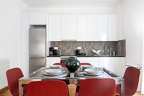 Artsi - 3BR Apt w Balcony in Athens