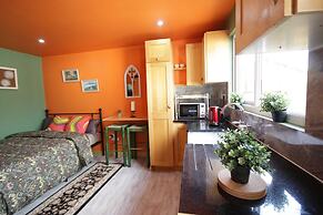 Georgias Gate Studio Cottage - Sleeps 4 & Pets Ok