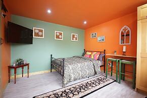 Georgias Gate Studio Cottage - Sleeps 4 & Pets Ok
