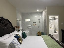 360 Rokview Suites