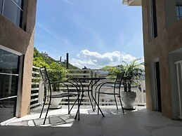 360 Rokview Suites