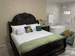 360 Rokview Suites