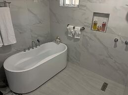 360 Rokview Suites