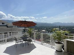 360 Rokview Suites