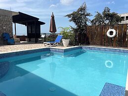 360 Rokview Suites