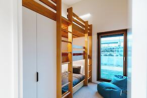 The Brick House - Lake Views - Sleeps 10
