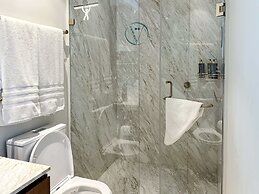 Luxury 2BR Bolongo Ocean View Private Beach