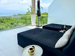 Luxury 2BR Bolongo Ocean View Private Beach