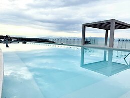 Luxury 2BR Bolongo Ocean View Private Beach
