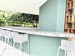 Luxury 2BR Bolongo Ocean View Private Beach