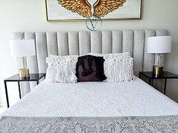 Luxury 2BR Bolongo Ocean View Private Beach