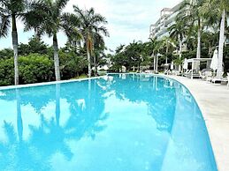 Bolongo: Your Exclusive Oceanfront Escape
