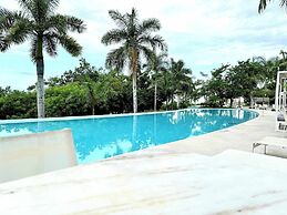 Bolongo: Your Exclusive Oceanfront Escape