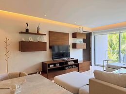 Bolongo: Your Exclusive Oceanfront Escape