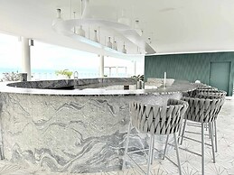 Bolongo: Your Exclusive Oceanfront Escape