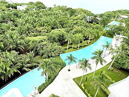 Bolongo: Your Exclusive Oceanfront Escape