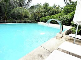 Bolongo: Your Exclusive Oceanfront Escape