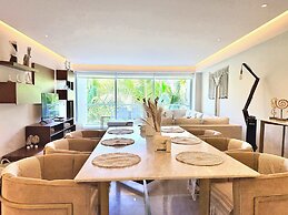 Bolongo: Your Exclusive Oceanfront Escape
