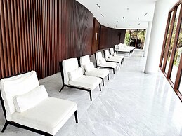 Bolongo: Your Exclusive Oceanfront Escape